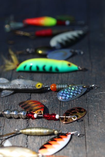 How do popular trout lures differ between New Zealand and America.